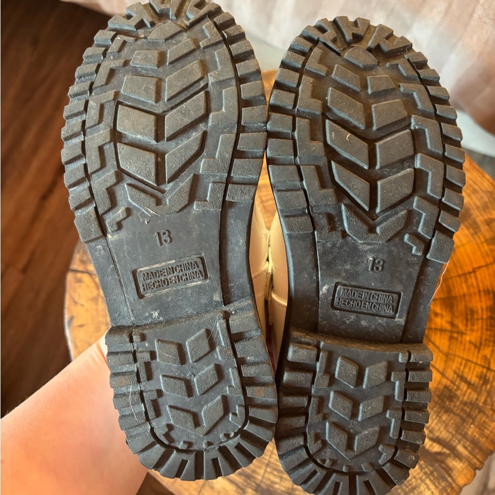 Old Navy / Girls White Mary Jane Shoes - Picture 4 of 4
